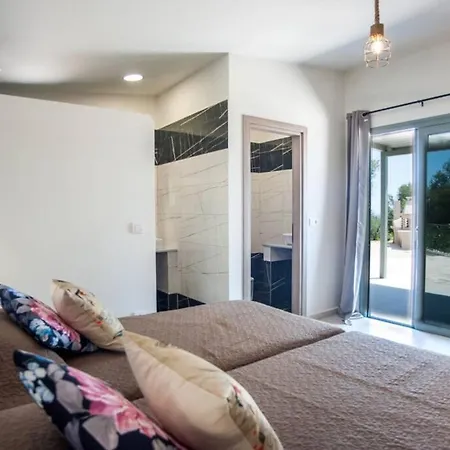 Afrato Calma In Trapezaki-private Pool -2 Br * ترابيزاكي